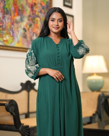 Embroidered Sleeve Crinkle Short Dress